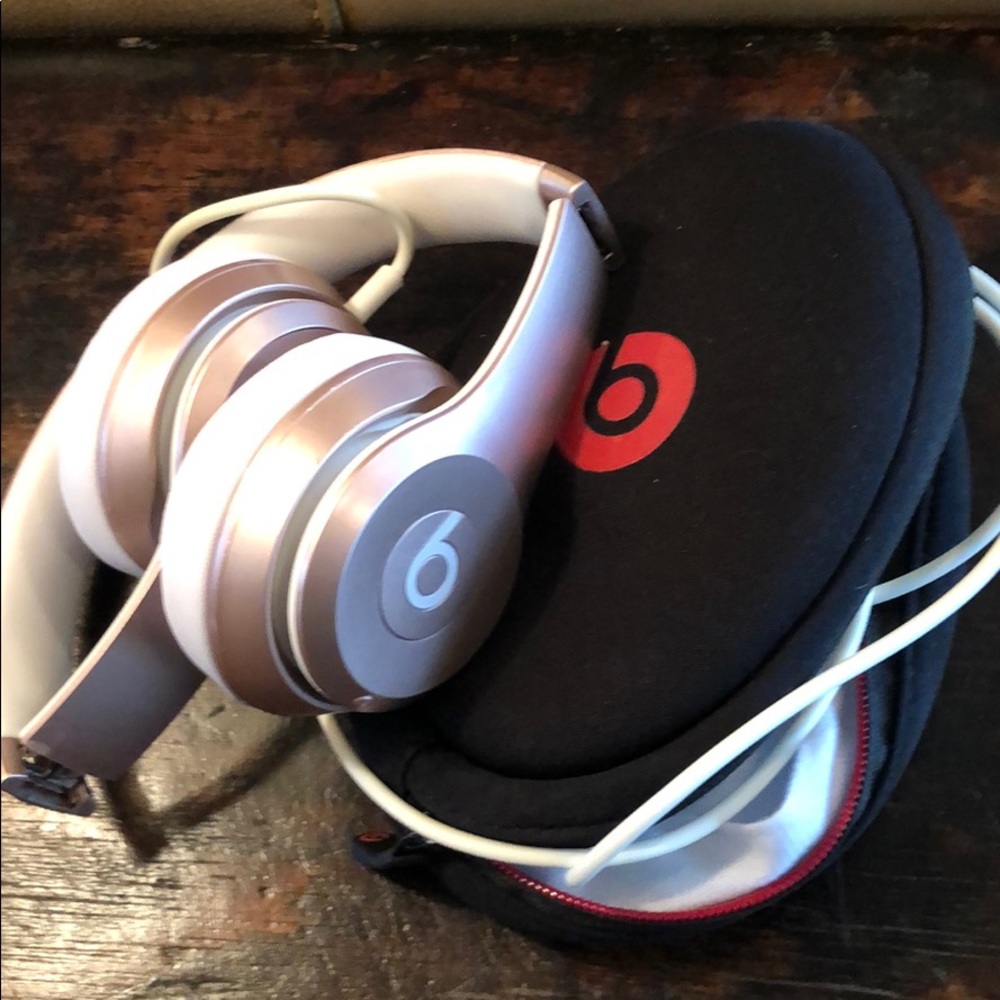 Solo3 wireless beats by Dre